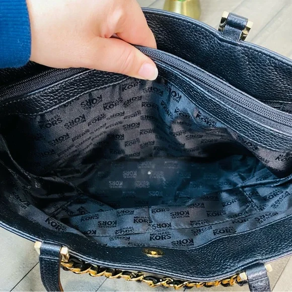 Michael Kors Harper East West Soft Navy  Pebbled Leather Chain Tote Shoulder Bag - Picture 9 of 10